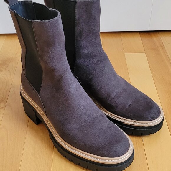 Chelsea Boots - Picture 8 of 11